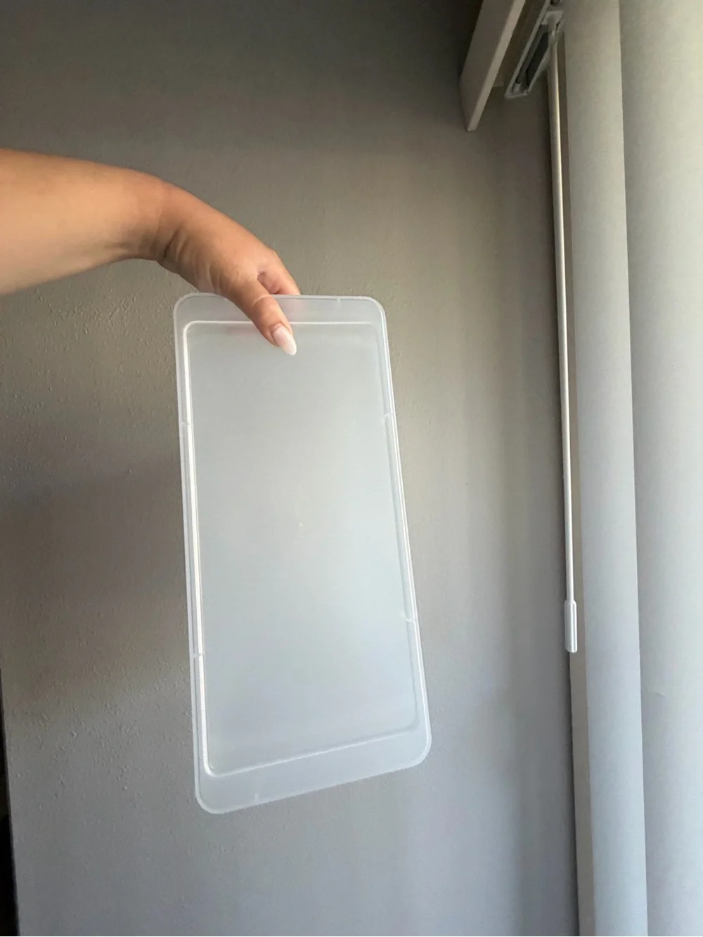 Hanging file crate with lid